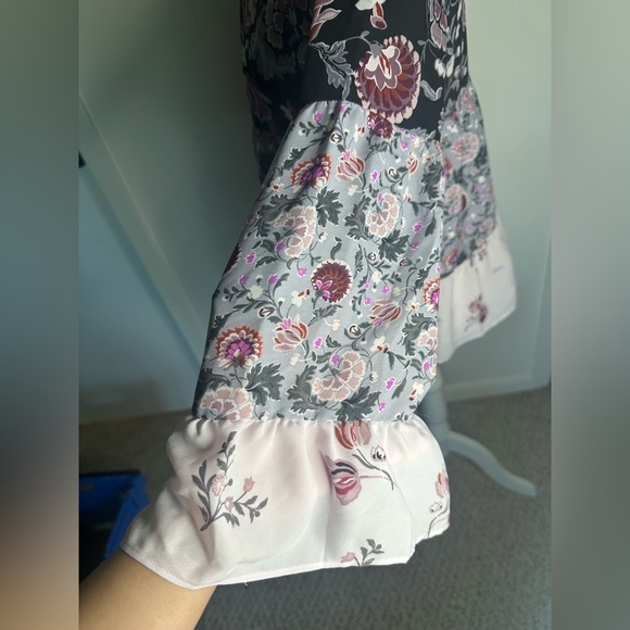 LOFT Black and Pink Graphic Long Sleeve Blouse size XS - Picture 4 of 10